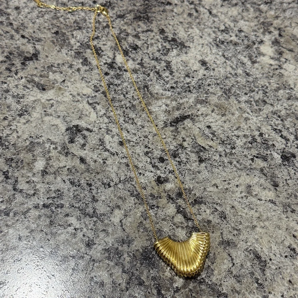 Sole Society Women’s Gold Chunky Textured Arrow Pendant 18
